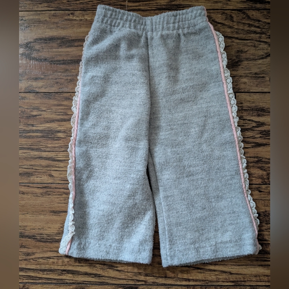 💥3/$24 Vintage‎ Healthtex Gray Sweatpants with Pink And Lace Trim